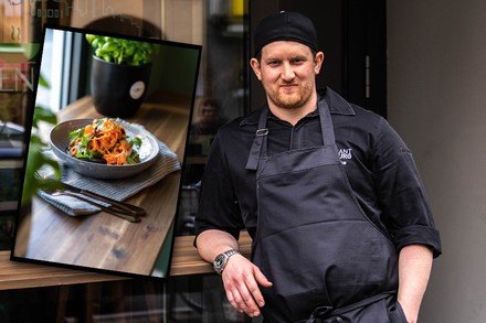 Felix Mielke vor seinem neuen Fine-Dining-Imbiss