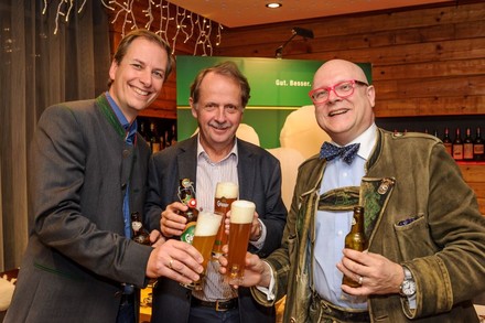 Magne Setnes, Markus Liebl und Conrad Seidl stoßen mit Gösser Bier an