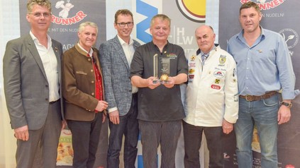 (v. l.): Günter Brunner, Adolf Lackner (Dir. HLW-Spittal), Albin Brunner, Michael Linde (Küchenchef Braugasthof Falkensteiner), Franz Fendre (Klub der Kärntner Köche), Artur Wieser (Chef des Braugasthof Falkensteiner)