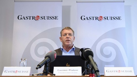 Casimir Platzer, Praesident GastroSuisse, spricht an einer Medienkonferenz von Gastrosuisse zu den Beschluessen des Bundesrates, am Mittwoch, 25. August 2021 in Bern. (Foto: © picture alliance/KEYSTONE | ANTHONY ANEX)
Casimir Platzer