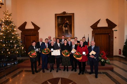 Ilse Aigner und Franz Josef Pschierer mit allen Ausgezeichneten