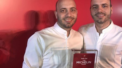 Die Berliner Zwillings-Köche mit ihrem Preis