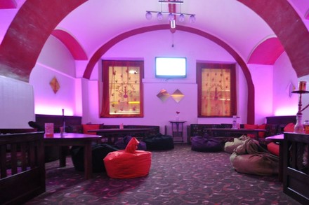 Eine Shisha-Lounge von innen