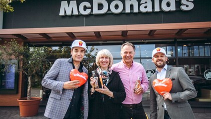 Almdudler-Boss Heribert Thomas Klein, McDonald’s Österreich Managing Director Isabelle Kuster, Almdudler-Geschäftsführer Gerhard Schilling und McDonald’s Österreich Director Marketing Jörg Pizzera