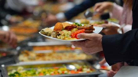 Ein Büffet in einem Hotel