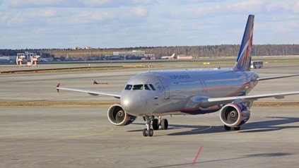 Ein Flugzeug der Gesellschaft Aeroflot an einem Flughafen