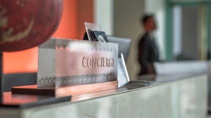 Die Rezeption in einem Hotel