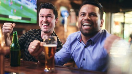 Public Viewing in einer Kneipe