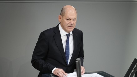 Bundeskanzler Olaf Scholz sieht das Paket mit Energiepreisbremsen und Unternehmenshilfen als „Doppelwumms“ an. (Foto: © picture alliance/dpa | Kay Nietfeld)
Bundeskanzler Olaf Scholz