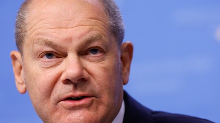 Olaf Scholz will mit den Energieversorgern beraten, ob ein Starttermin der Gaspreisbremse zum 1. Januar möglich ist. (Symbolbild) (Foto: © picture alliance / EPA | STEPHANIE LECOCQ)
Olaf Scholz