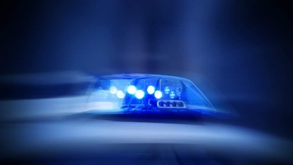 Angeschaltetes Blaulicht auf einem Auto