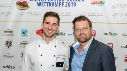 Sieger Alexander Ertan vom Café Restaurant Mozart mit seinem Küchenchef Markus Huber (r.).