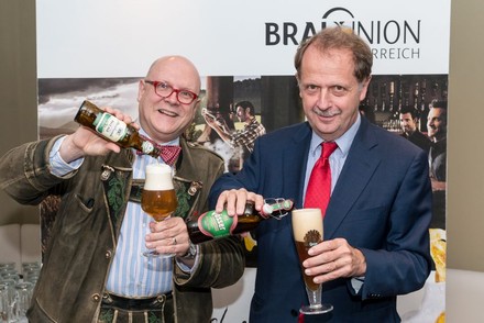 Conrad Seidl und Markus Liebl mit Bier