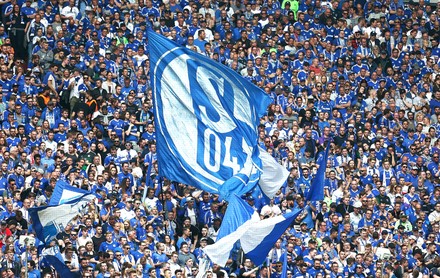 Schalke 04 ist alter und neuer „Veggie-Meister“. (Foto: © picture alliance/augenklick/ firo Sportphoto/Fabian Simons)
Fanmenge Schalke 04