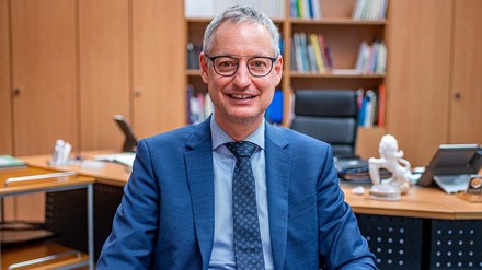 Eine spätere Sperrstunde für die Außengastronomie könnte laut Markus Pannermayr die Innenstädte wieder beleben. (Foto: © picture alliance/dpa | Armin Weigel)
Markus Pannermayr
