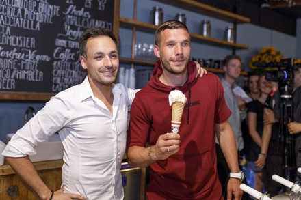 Lukas Podolski und Christian Gaier bei der Eröffnung von Ice Cream United