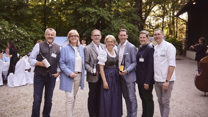 (v. l.): Christoph Körner (Weingut Dürnberg), Ulrike Hager (Regionales Weinkomitee Weinviertel), Harald Breitenfelder (Weingut Breitenfelder), Tourismuslandesrätin Petra Bohuslav, Hans Setzer (Weingut Setzer & Obmann Regionales Weinkomitee Weinviertel), Christoph Madl (Geschäftsführer der Niederösterreich-Werbung GmbH) und Harald Pollak (Obmann Wirtshauskultur Niederösterreich)