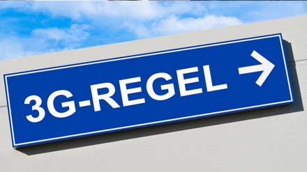 Schild mit der Aufschrift „3G-Regel“