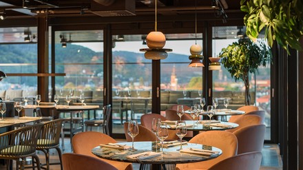 Rooftop-Restaurant auf der Terrasse des Plaza Hotels in Heidelberg.