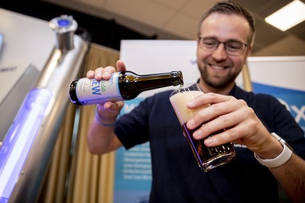 Ein Bier aus Abwasser gebraut