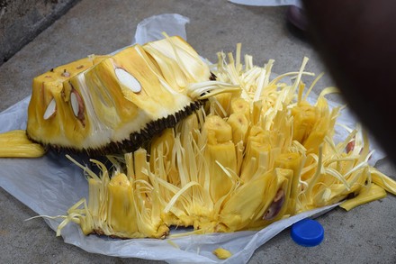 Eine aufgeschnittene Jackfrucht