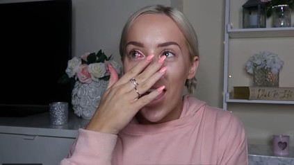 Elle Darby beim Weinen