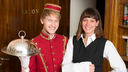 Zwei Azubis im Hotel