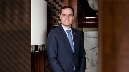 René Detzen ist in seinem beruflichen Weg bereits eng mit Kempinski verbunden. (Foto: © Hotel Vier Jahreszeiten Kempinski München)
René Detzen ist neuer Hoteldirektor im (Foto: © Hotel Vier Jahreszeiten Kempinski München.