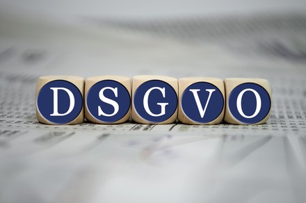 Würfel mit Buchstaben bilden DSGVO