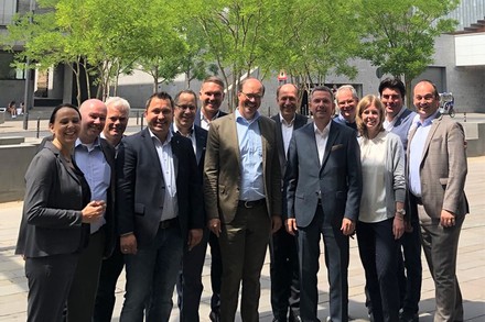 Eine Gruppe Hoteldirektoren