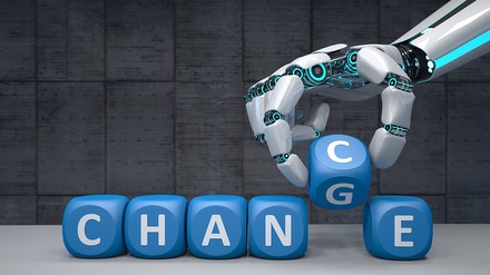 Die Relevanz von digitalen Lösungen ist auch in der Gastronomie stark gestiegen. (Foto: © Alexander Limbach/stock.adobe.com)
Roboter Hand Chance Change