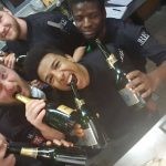 Köche feiern in Küche