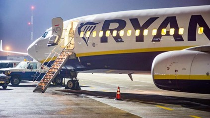 Ein Ryanair Flugzeug auf dem Landeplatz
