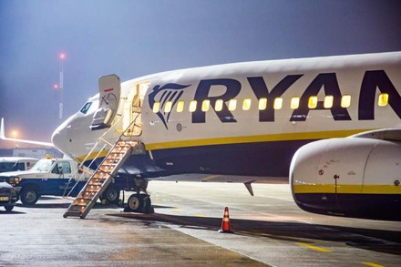 Ein Ryanair Flugzeug auf dem Landeplatz