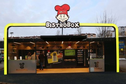 Warme Snacks, Kaffee und kalte Getränke rund um die Uhr gibt es seit kurzem auch in Bad Hall. (© BistroBox GmbH)
Die BistroBox in Bad Hall