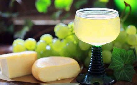 ein Glas Federweißer