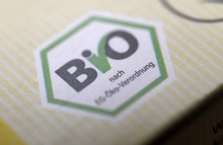 Das BIO nach Eg-Öko-Verordnung Zertifikat auf einer Verpackung
