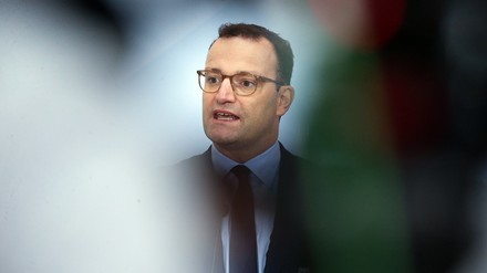 Das geplante Corona-Schutzgesetz von Bundesgesundheitsminister Jens Spahn (CDU) stößt nicht nur im Bundestag selbst auf harsche Kritik. (©picture alliance/dpa | Wolfgang Kum)
Jens Spahn
