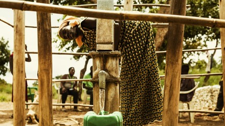 Brunnenerrichtung in Uganda.