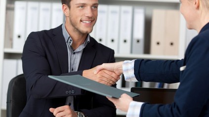 Handschlag nach dem Bewerbungsgespräch