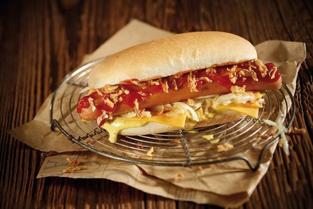 Ein frisch zubereiteter Hotdog