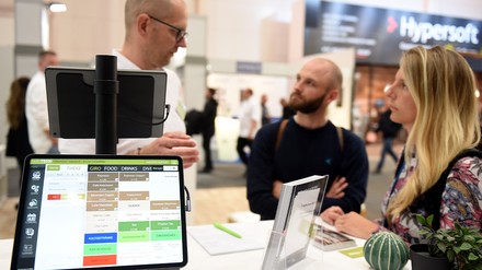 Auf der Internorga 2023 gibt es viele verschiedene digitale Produkte und Technologien zu entdecken. (Foto: © Hamburg Messe und Congress/Nicolas Maack)
Digitale Anwendungen auf der Internorga