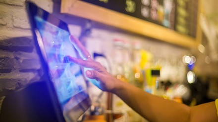 Eine Kasse in einem Restaurant