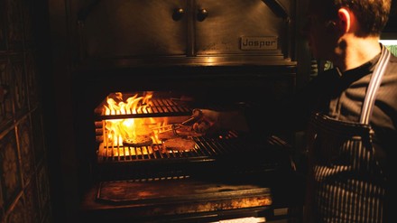 Josper-Grill im neuen ‚MAX – Bullen & Schweine‘