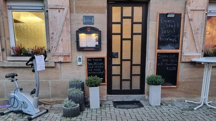 Eine Runde strampeln wird bei dem Griechen Andonis Dallas mit einer Runde Ouzo belohnt.