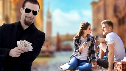 Mann mit Sonnenbrille und Geldscheinen, daneben ein Paar beim Picknicken