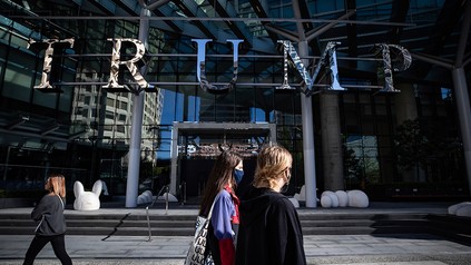 Eingang des Trump International Hotels in Vancouver, Kanada