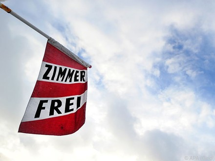 Flagge mit Aufschrift „Zimmer frei“