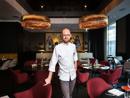 Spitzenkoch Rene Klages im neuen restaurant