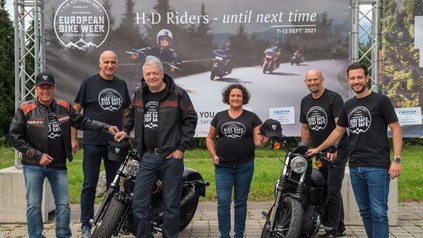 Christian Poglitsch (Finkensteins Bürgermeister), Georg Overs (GF Region Villach), Sven Kielgas (Harley-Davidson), Michaela Wiednig-Tiefenbacher (Obfrau des TVB Finkenstein), Christian Kresse (GF Kärnten Werbung) und Tourismus-Landesrat Sebastian Schuschnig